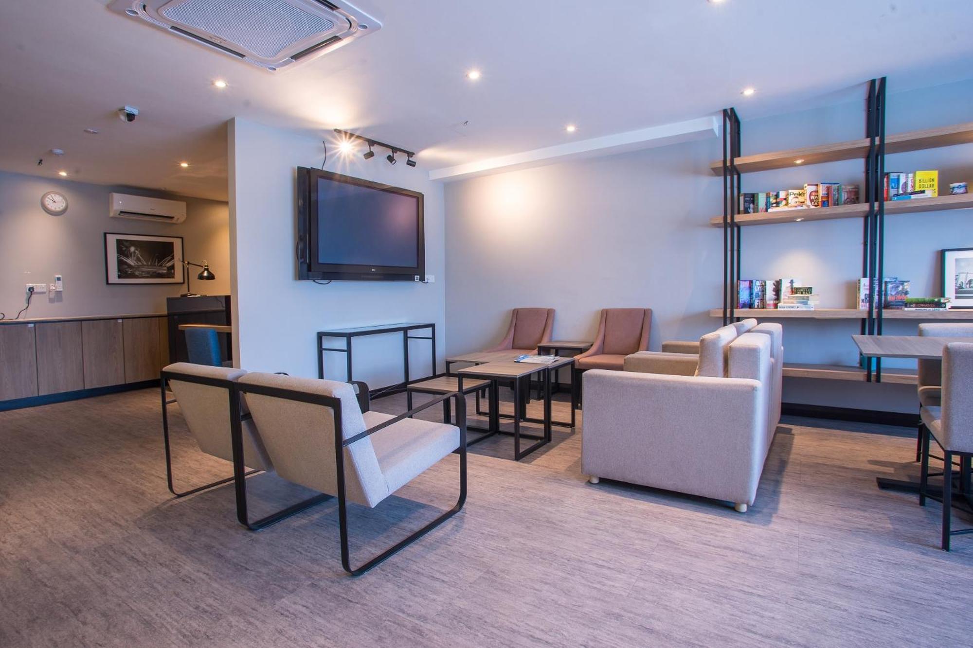 Oyo 89576 Mokka Hotel Куала Лумпур Екстериор снимка