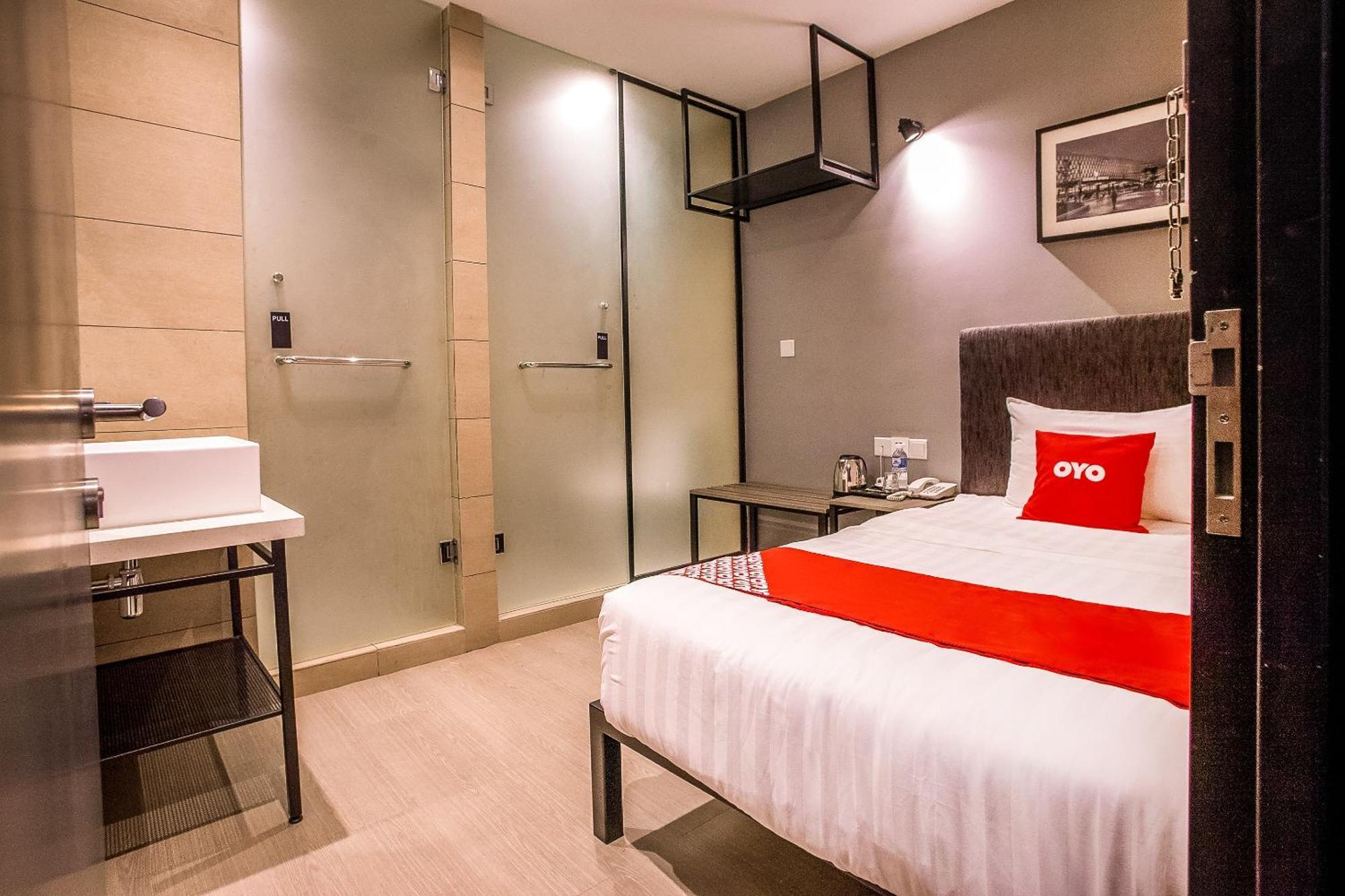 Oyo 89576 Mokka Hotel Куала Лумпур Екстериор снимка