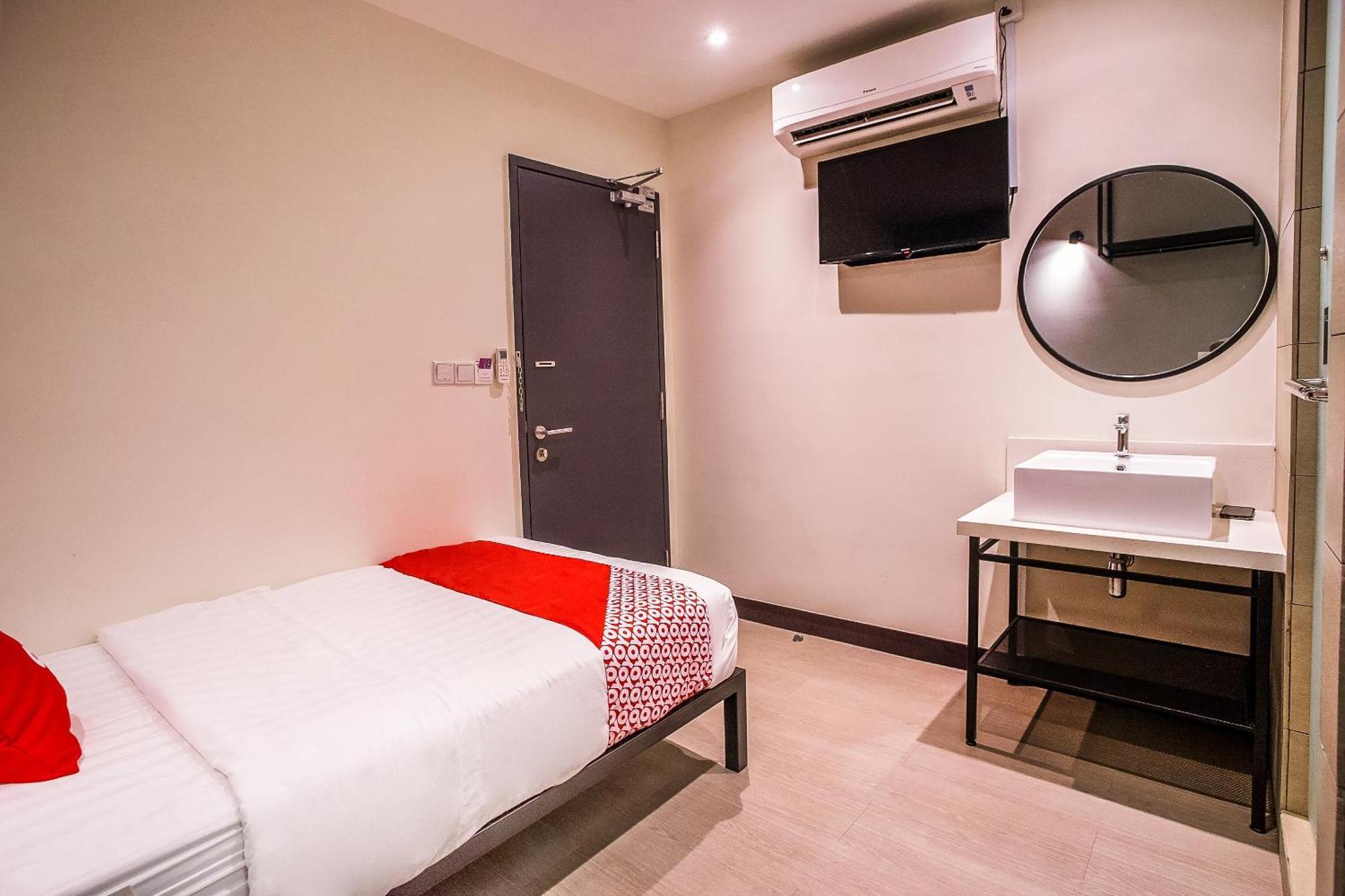 Oyo 89576 Mokka Hotel Куала Лумпур Екстериор снимка