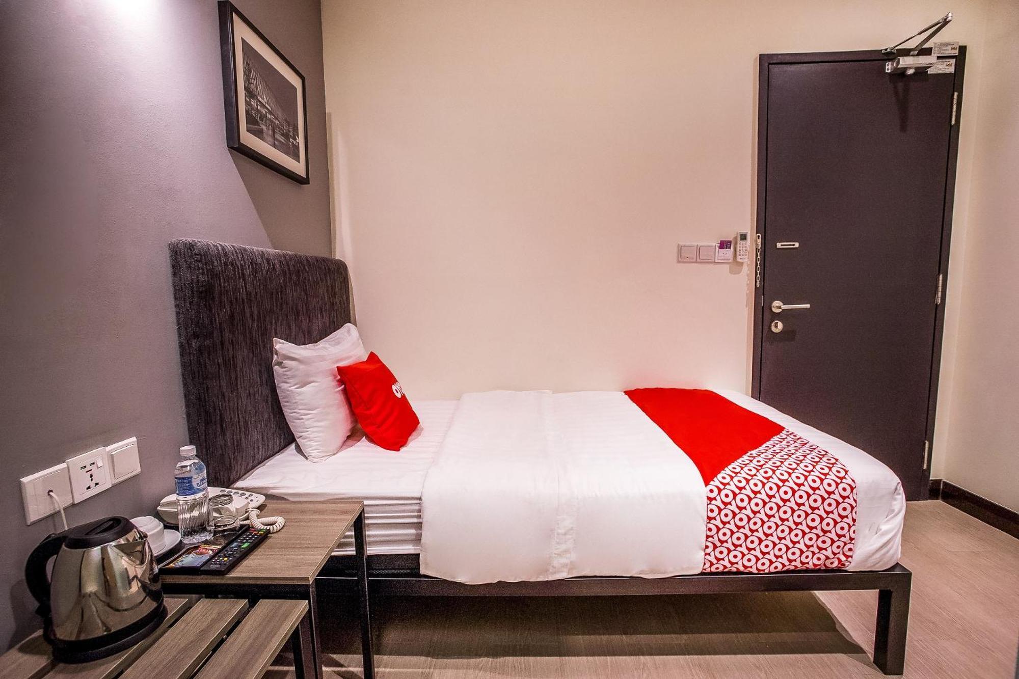Oyo 89576 Mokka Hotel Куала Лумпур Екстериор снимка
