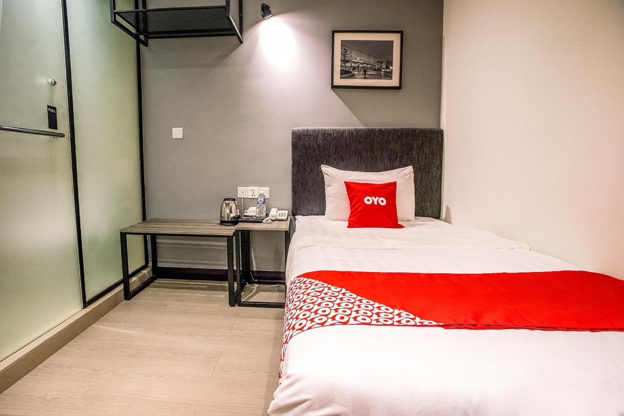 Oyo 89576 Mokka Hotel Куала Лумпур Екстериор снимка