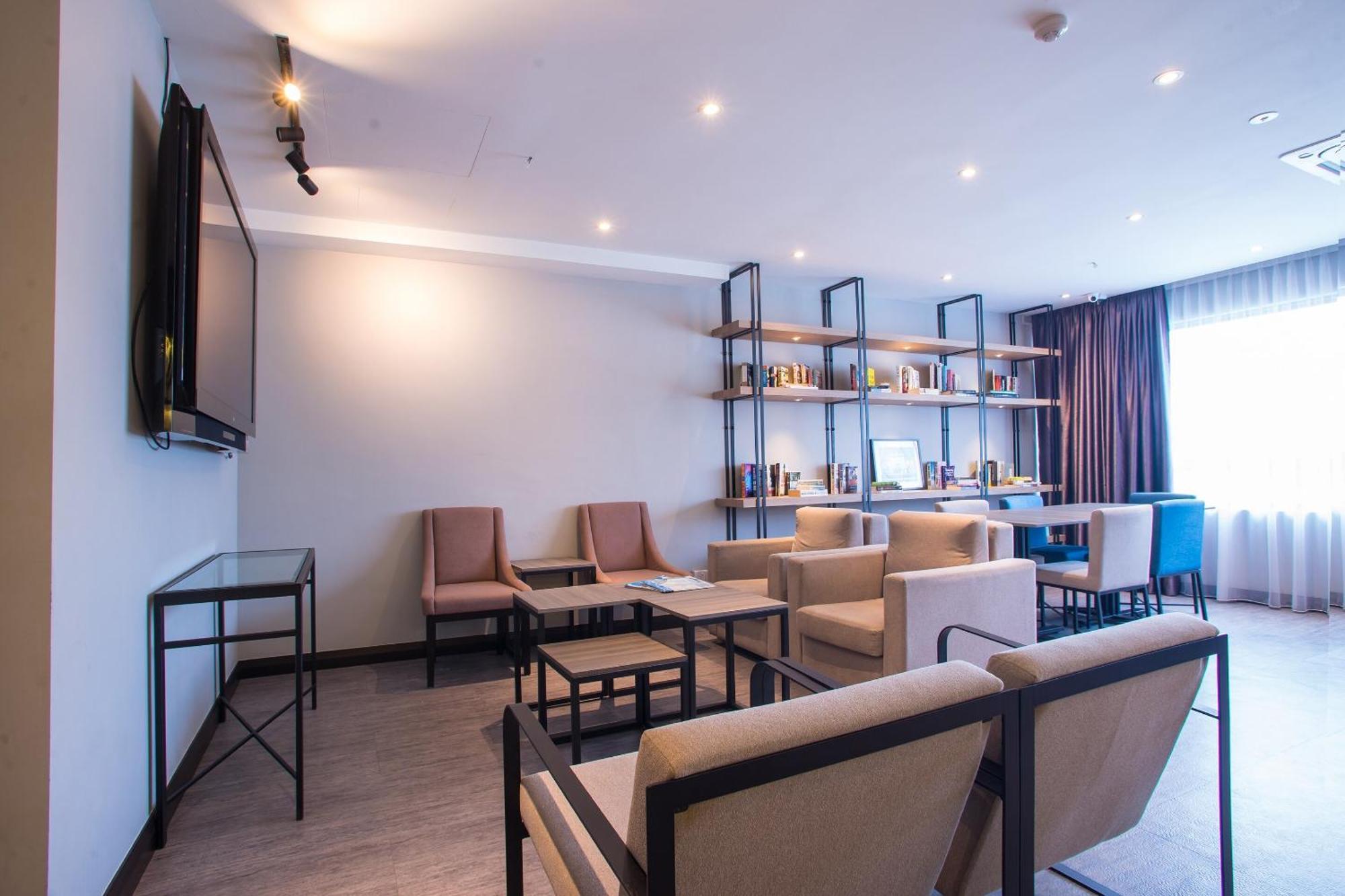 Oyo 89576 Mokka Hotel Куала Лумпур Екстериор снимка