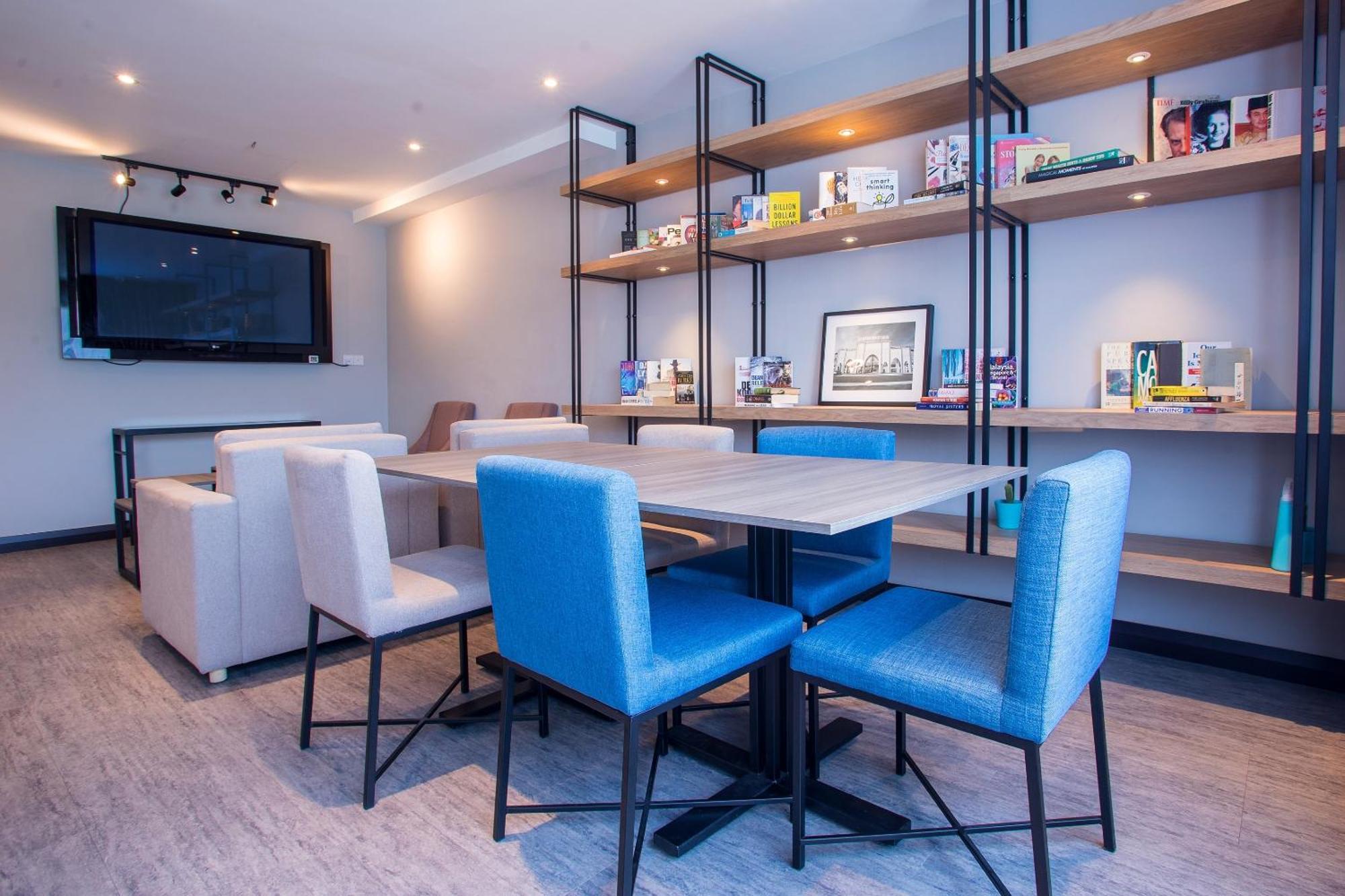 Oyo 89576 Mokka Hotel Куала Лумпур Екстериор снимка