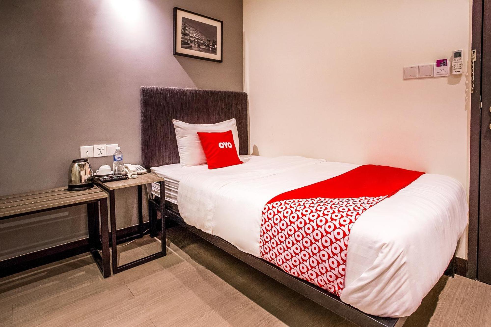Oyo 89576 Mokka Hotel Куала Лумпур Екстериор снимка